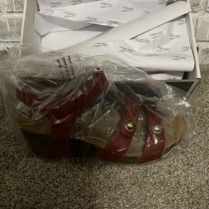 Brand new Womens Dansko Savannah Waxy Burnished sandal.